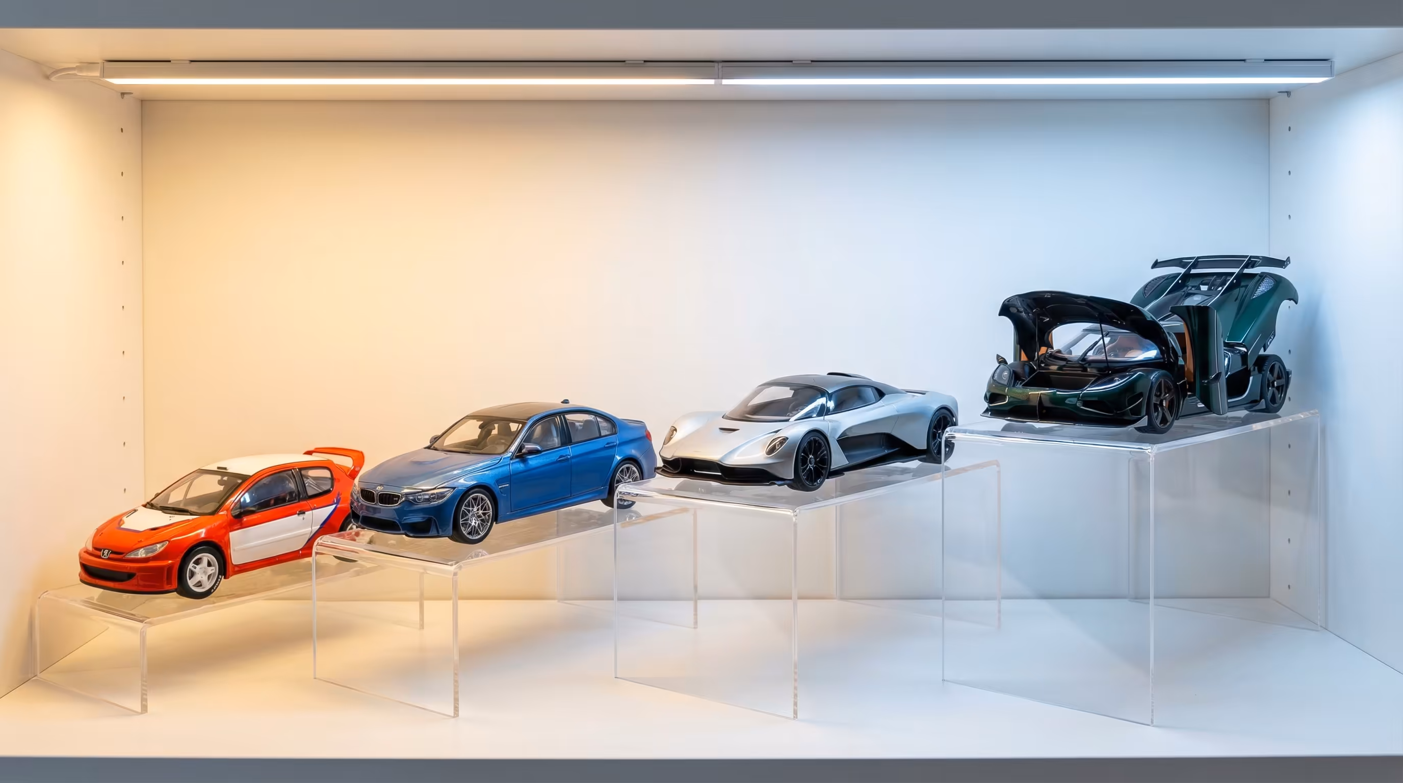 Coches de coleccion diecast y resina alineados por nivel desde gama entrada hasta ultra-premium